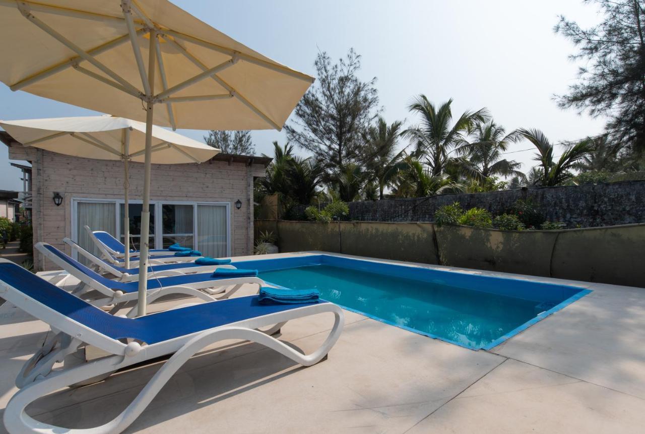 Living Room Beach Resort Morjim Exterior photo