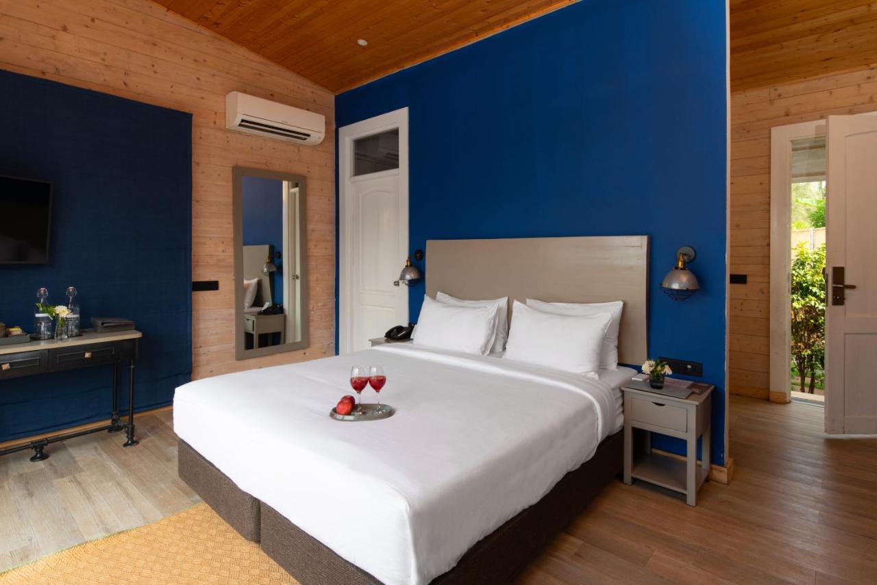 Living Room Beach Resort Morjim Exterior photo