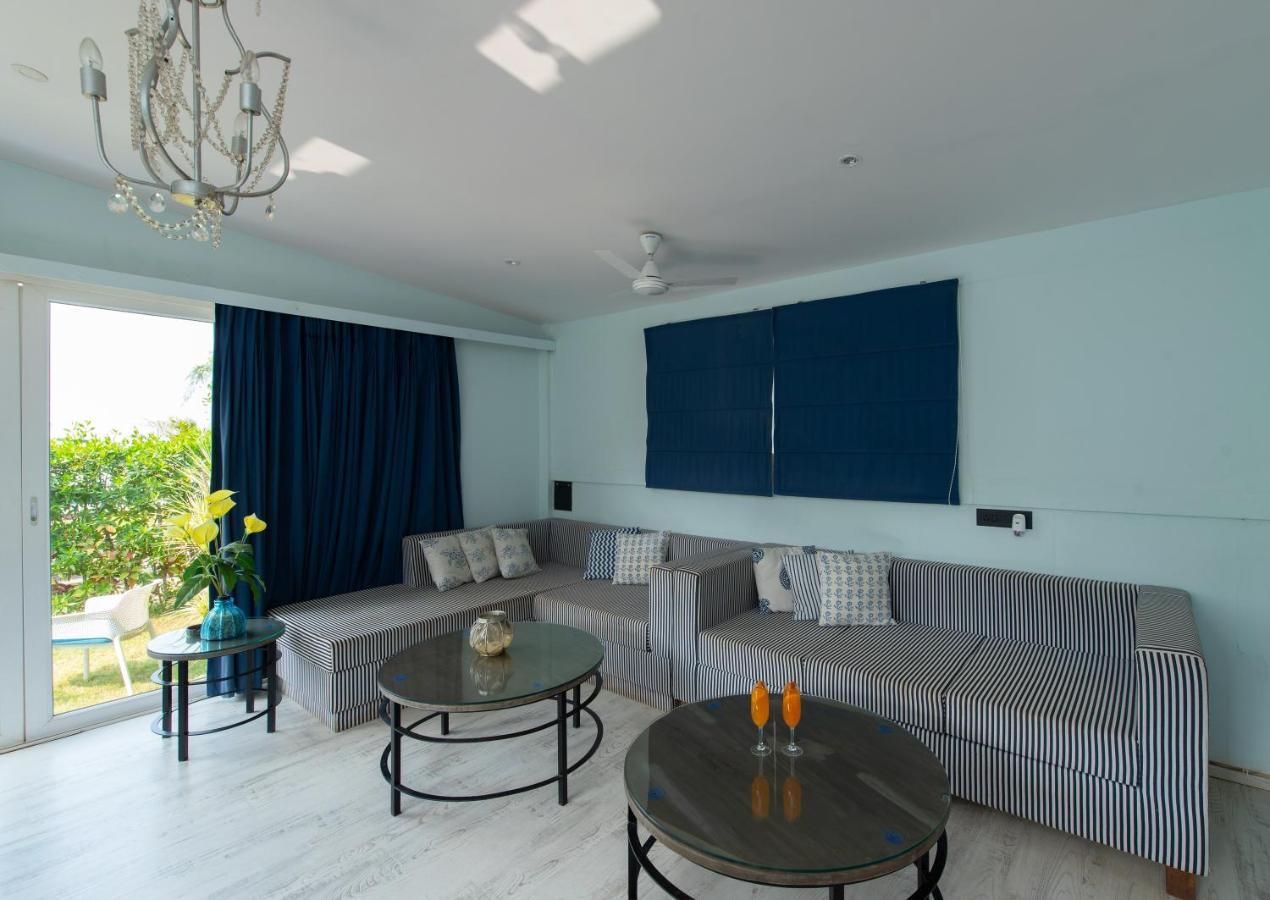Living Room Beach Resort Morjim Exterior photo