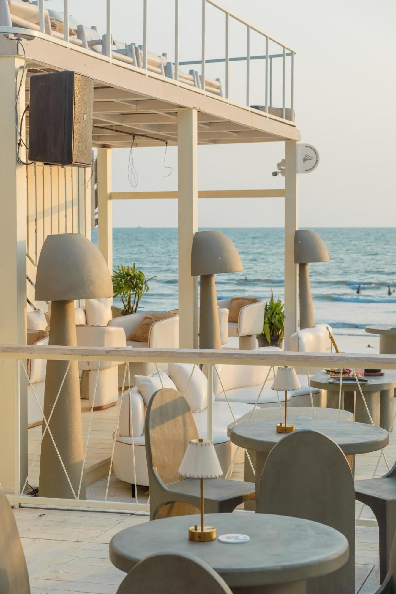 Living Room Beach Resort Morjim Exterior photo